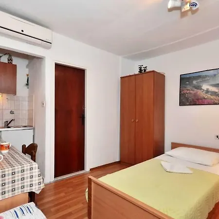 Happy Days Apartment Split